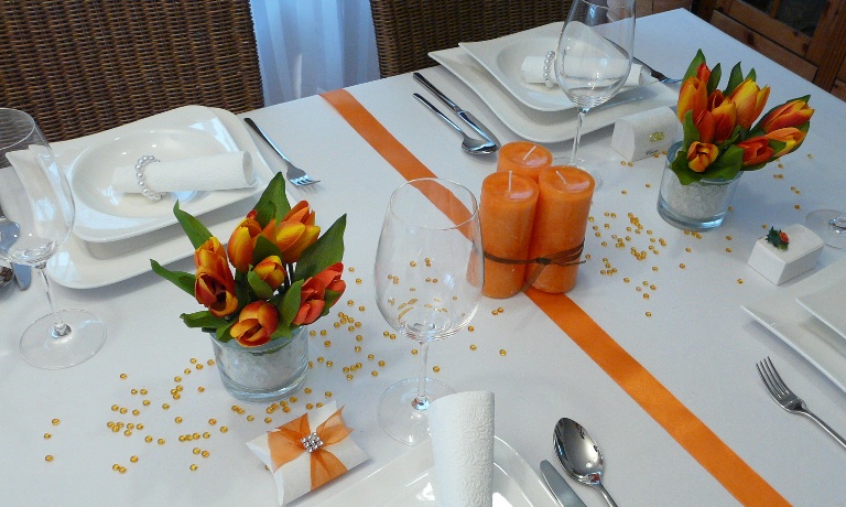 Tulpen, orange, gedeckter Tisch, Mustertisch, Tischdeko